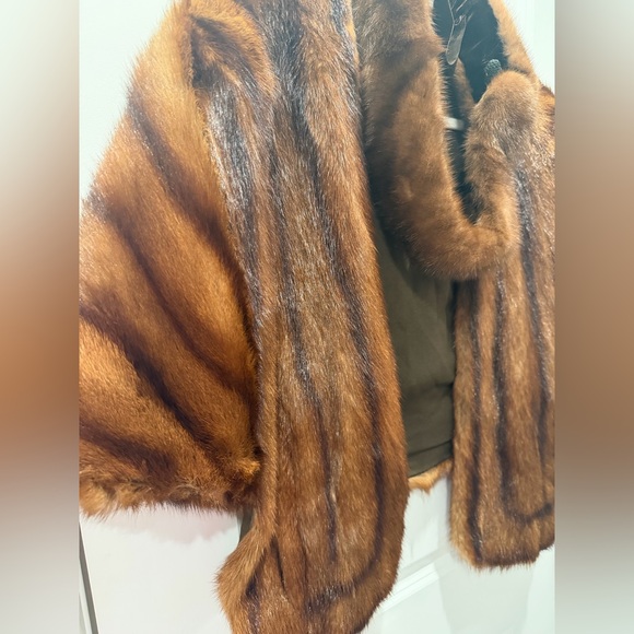 Vintage IR Fox Fur Cape Shaw - Picture 6 of 6